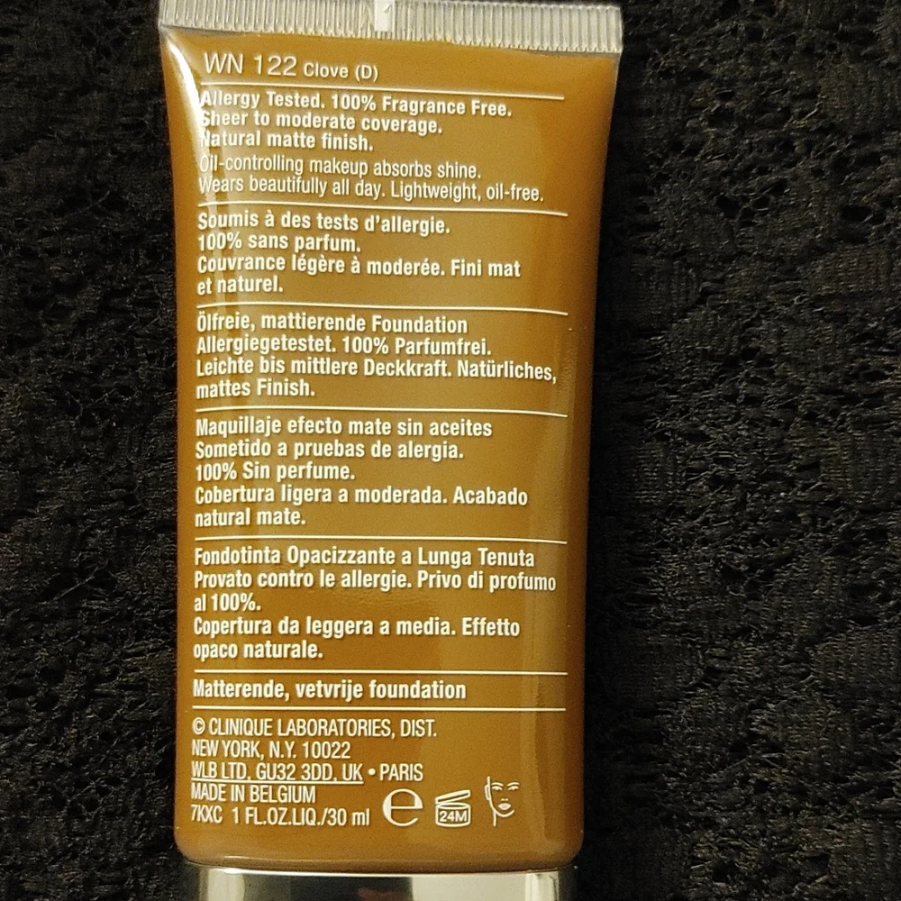 Clinique 122 Clove color Stay Matte oil free makeup. New with seal original box. - Picture 2 of 7